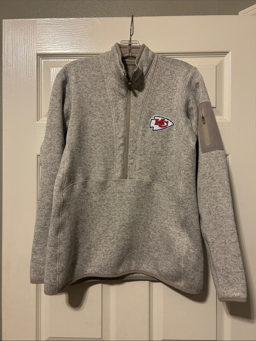 Antigua Kansas City Chiefs Grey Quarter-Zip Sweater. Kids L